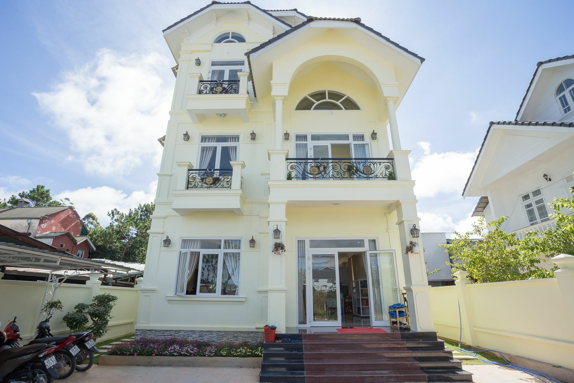 Biet Thu Du Lich Atiso Apartment Да Лат Екстериор снимка